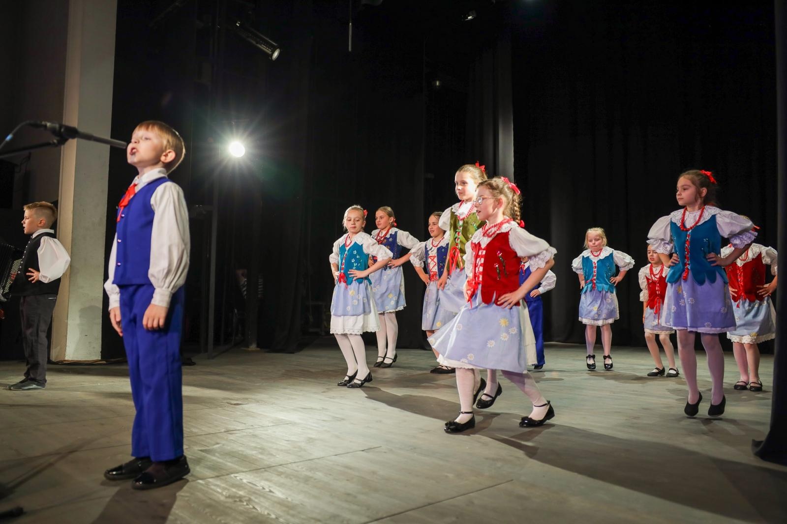 Zdjęcie w galerii na portalu naszraciborz.pl: Gospodynie i tancerze. Niecodzienny koncert w Strzesze wiadomości z regionu