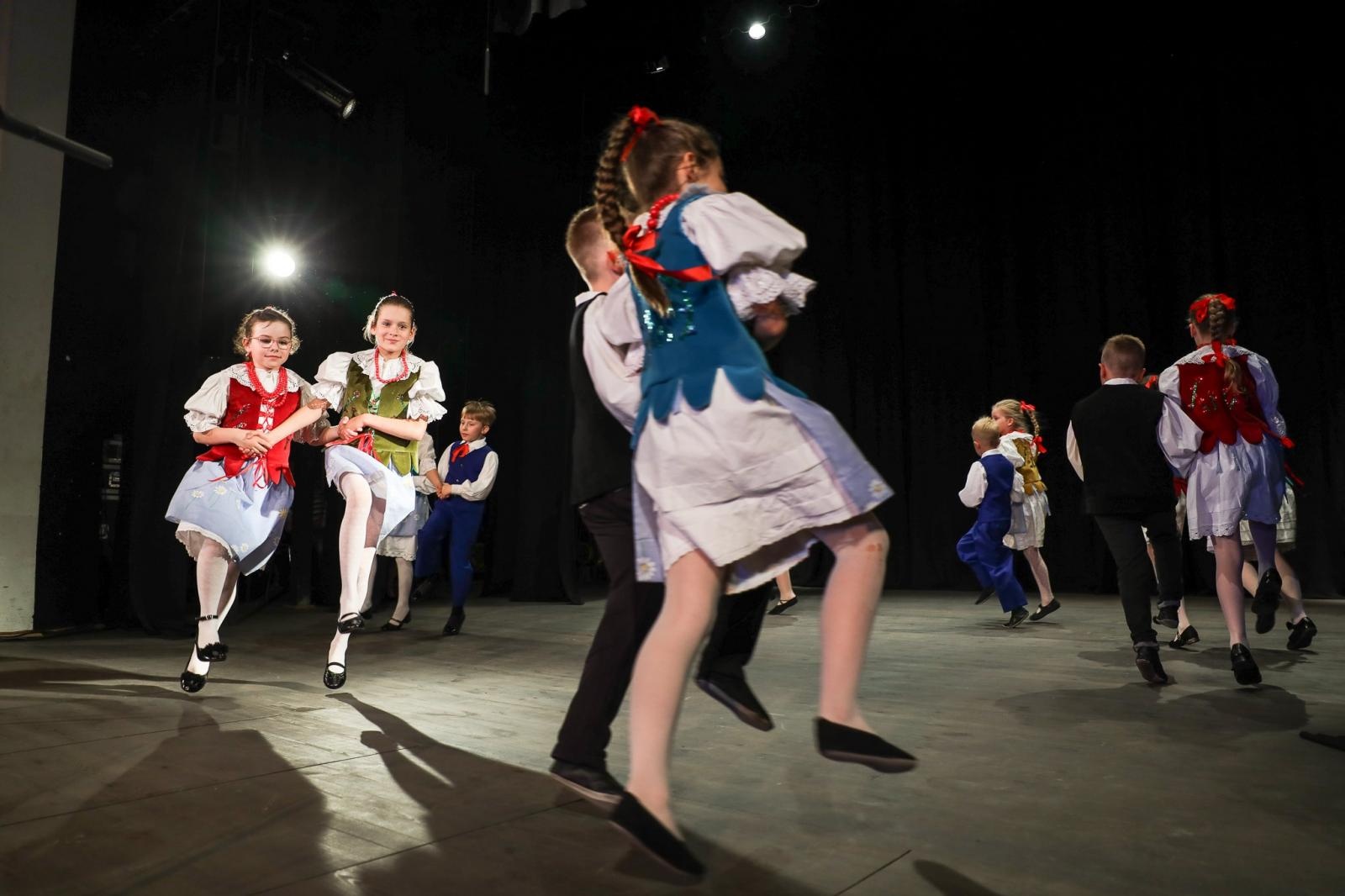 Zdjęcie w galerii na portalu naszraciborz.pl: Gospodynie i tancerze. Niecodzienny koncert w Strzesze wiadomości z regionu