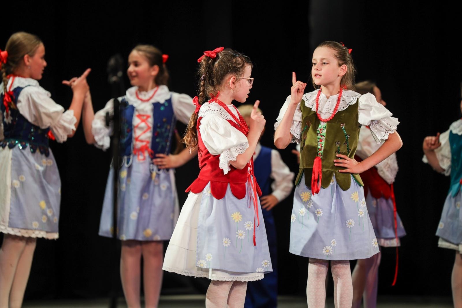 Zdjęcie w galerii na portalu naszraciborz.pl: Gospodynie i tancerze. Niecodzienny koncert w Strzesze wiadomości z regionu