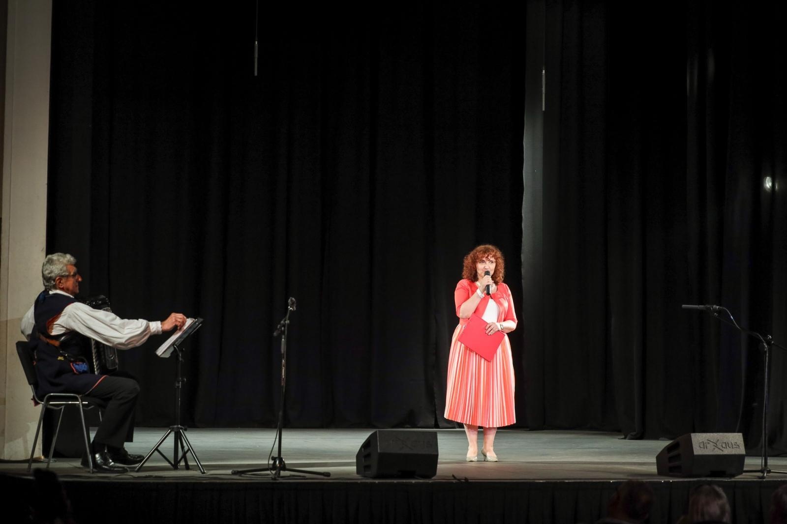 Zdjęcie w galerii na portalu naszraciborz.pl: Gospodynie i tancerze. Niecodzienny koncert w Strzesze wiadomości z regionu