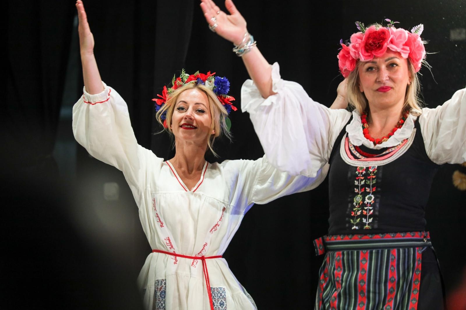 Zdjęcie w galerii na portalu naszraciborz.pl: Gospodynie i tancerze. Niecodzienny koncert w Strzesze wiadomości z regionu