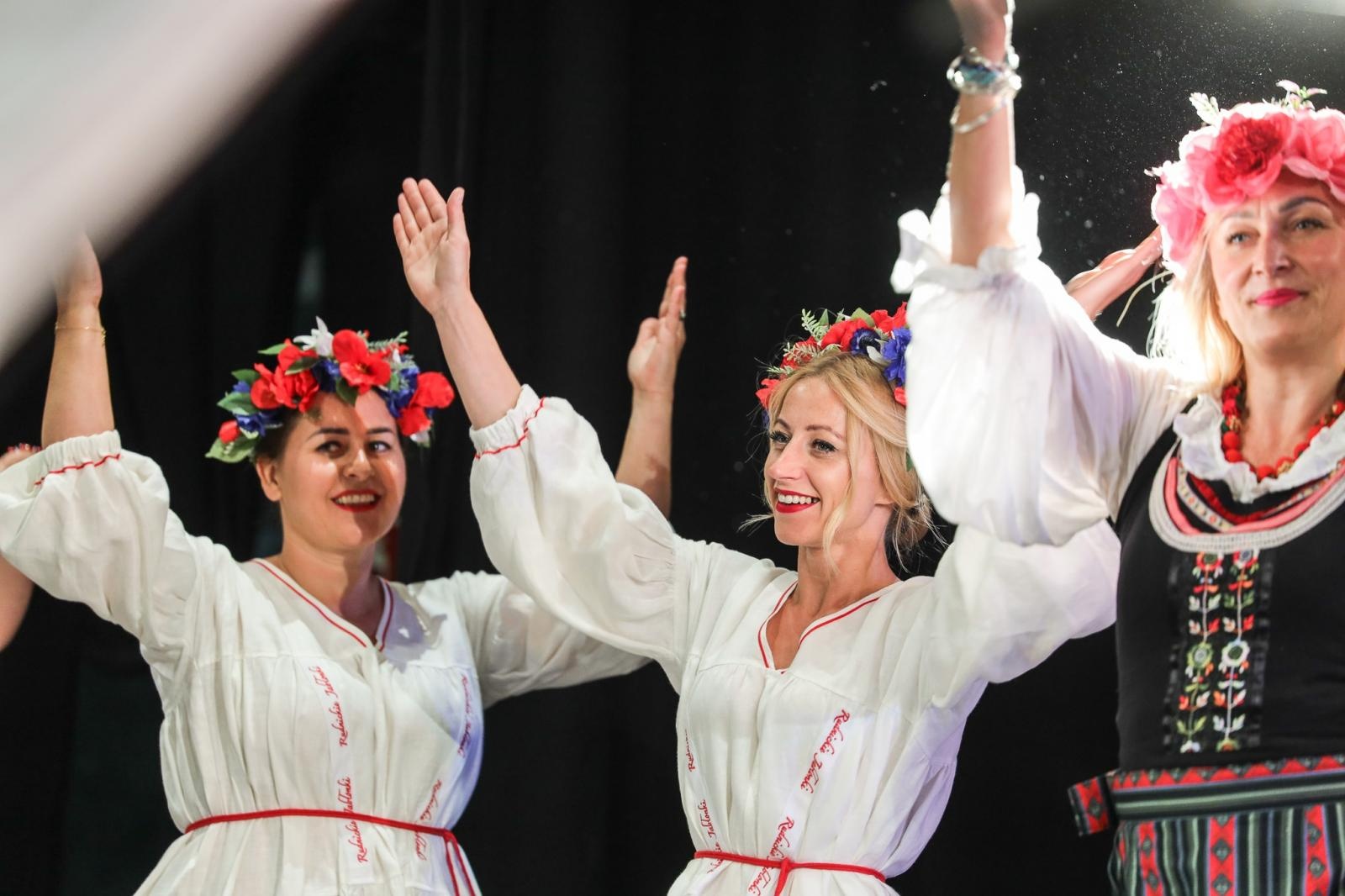 Zdjęcie w galerii na portalu naszraciborz.pl: Gospodynie i tancerze. Niecodzienny koncert w Strzesze wiadomości z regionu