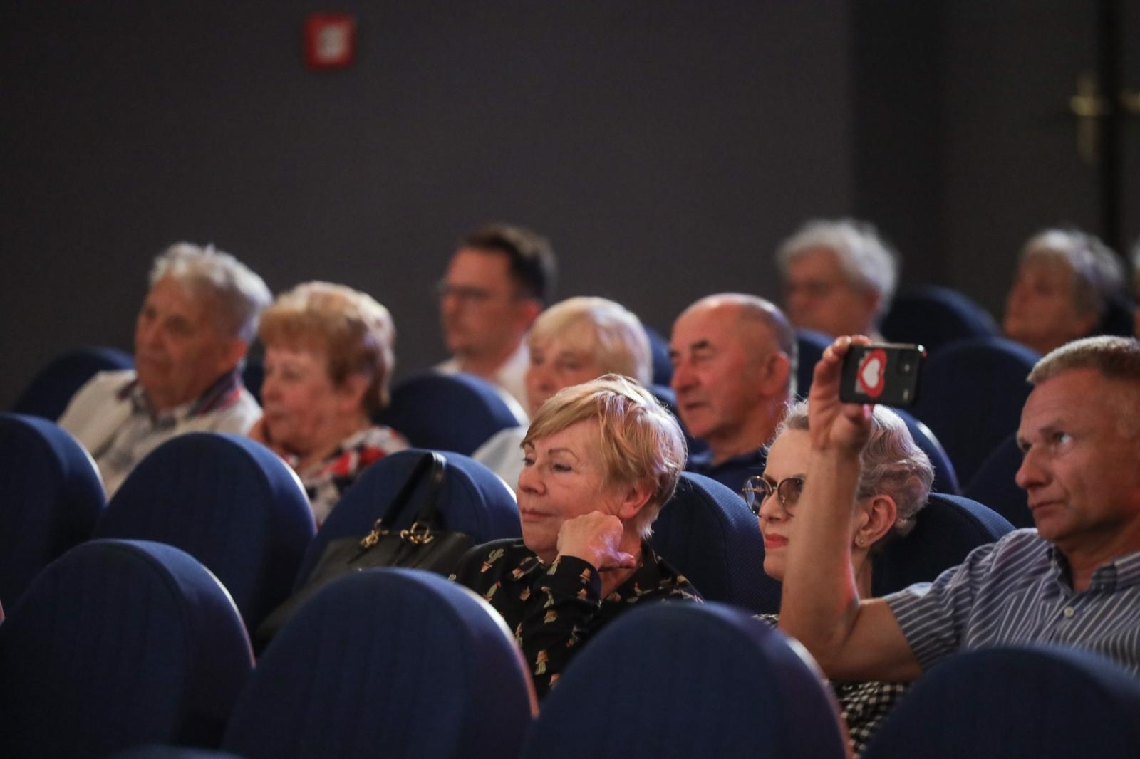 Zdjęcie w galerii na portalu naszraciborz.pl: Gospodynie i tancerze. Niecodzienny koncert w Strzesze wiadomości z regionu