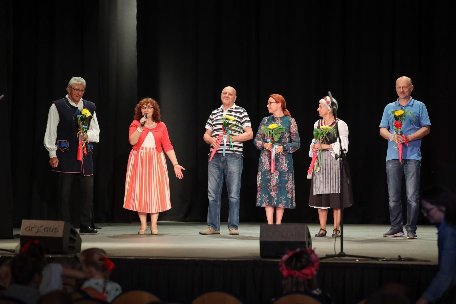 Zdjęcie w galerii na portalu naszraciborz.pl: Gospodynie i tancerze. Niecodzienny koncert w Strzesze wiadomości z regionu