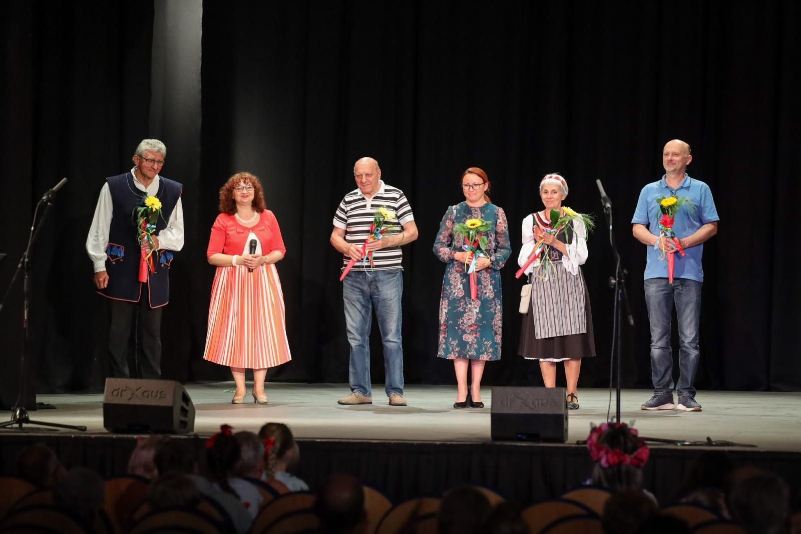 Zdjęcie w galerii na portalu naszraciborz.pl: Gospodynie i tancerze. Niecodzienny koncert w Strzesze wiadomości z regionu