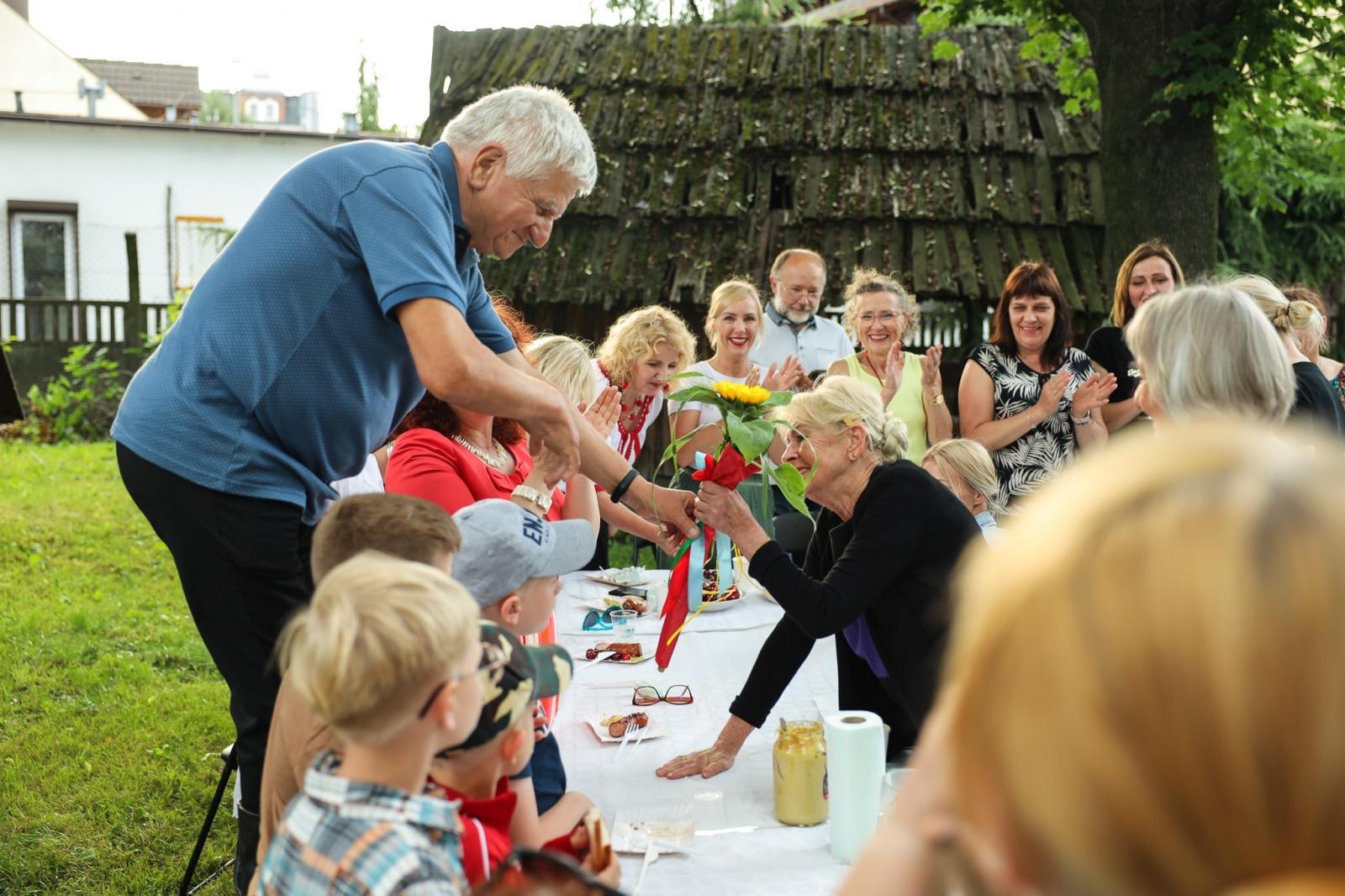 Zdjęcie w galerii na portalu naszraciborz.pl: Gospodynie i tancerze. Niecodzienny koncert w Strzesze wiadomości z regionu