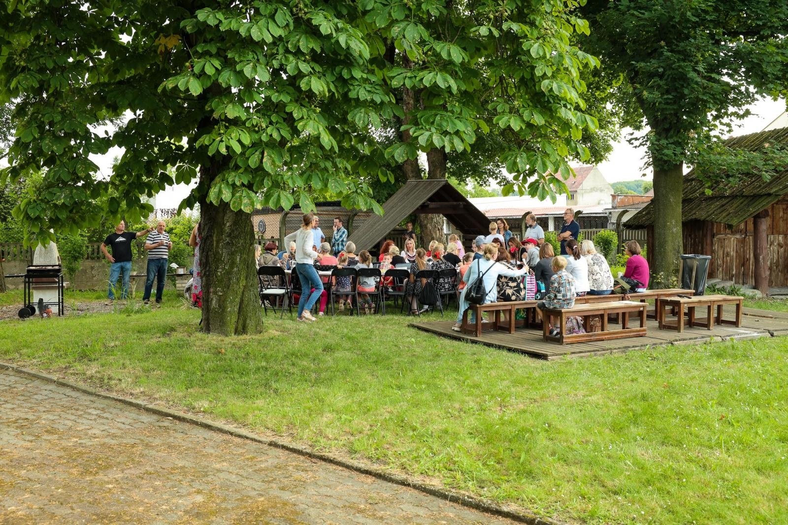 Zdjęcie w galerii na portalu naszraciborz.pl: Gospodynie i tancerze. Niecodzienny koncert w Strzesze wiadomości z regionu