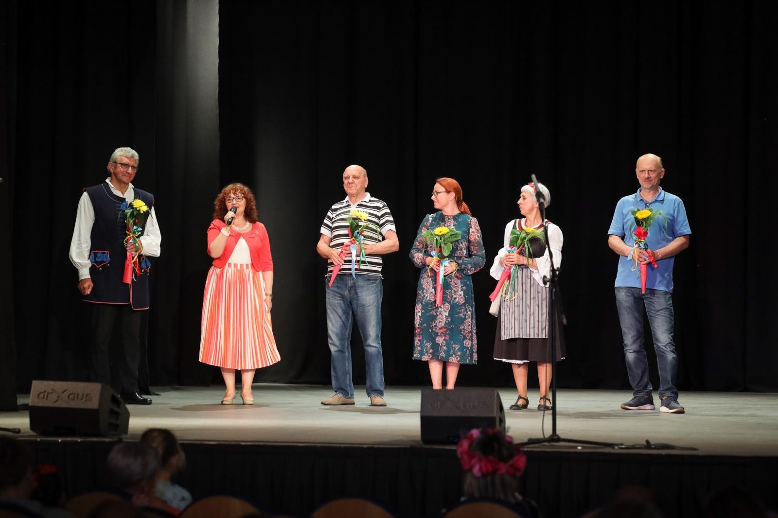 Zdjęcie w galerii na portalu naszraciborz.pl: Gospodynie i tancerze. Niecodzienny koncert w Strzesze wiadomości z regionu