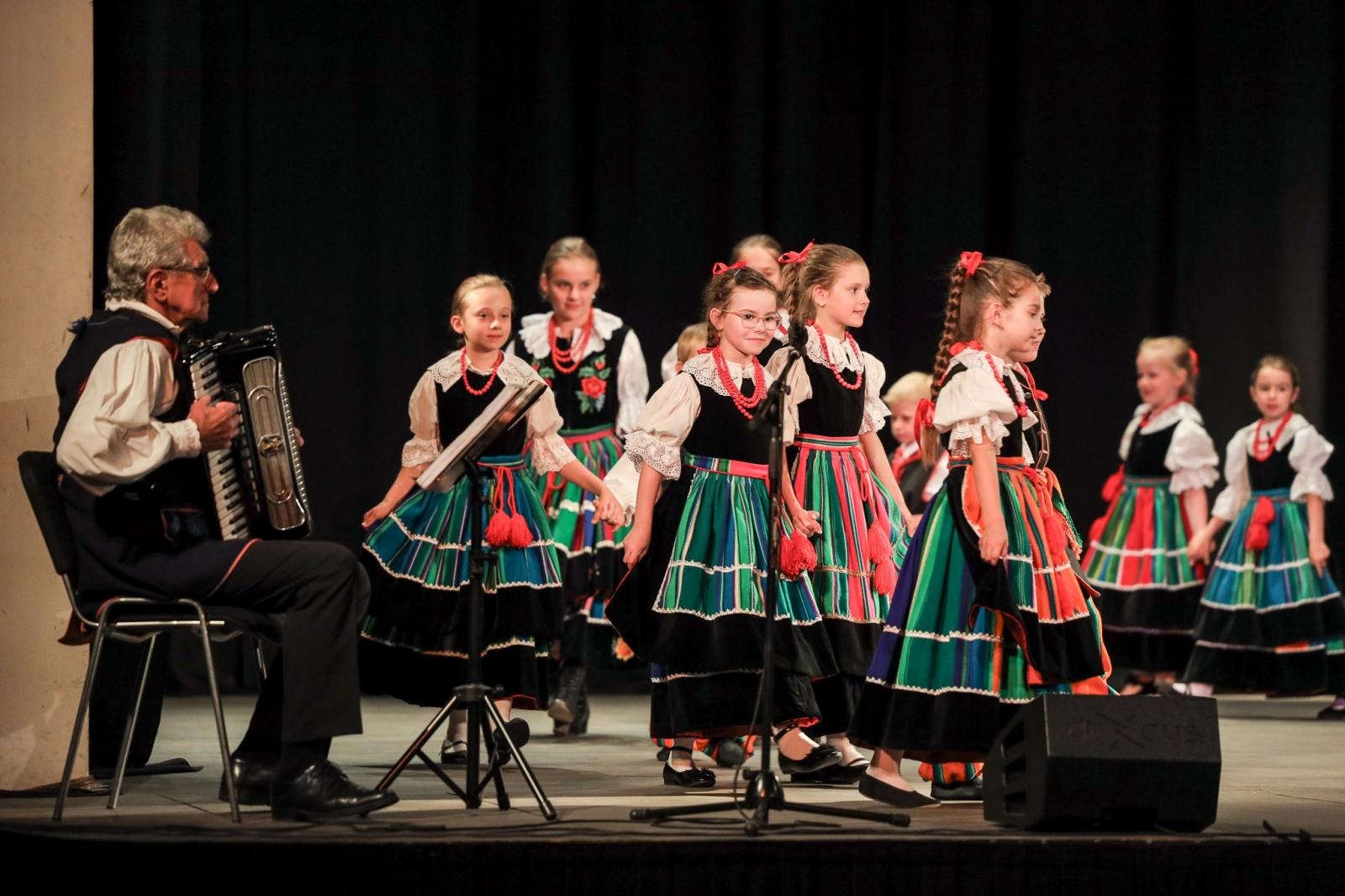 Zdjęcie w galerii na portalu naszraciborz.pl: Gospodynie i tancerze. Niecodzienny koncert w Strzesze wiadomości z regionu
