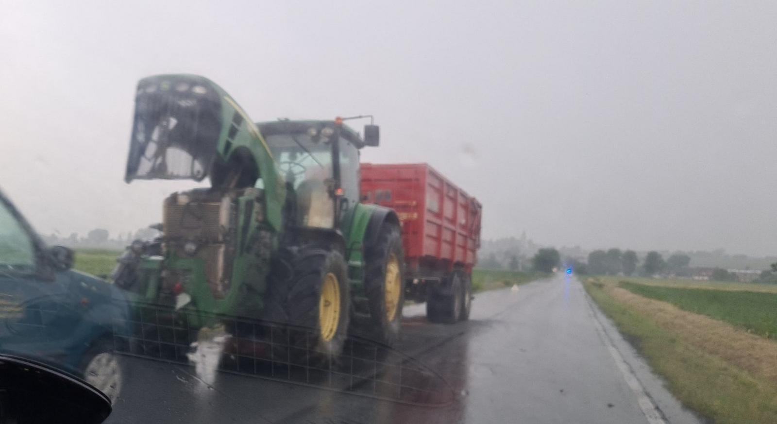 Zdjęcie w galerii na portalu naszraciborz.pl: Gigantyczna plama w Bojanowie. Winna awaria ciągnika [FOTO] wiadomości z regionu