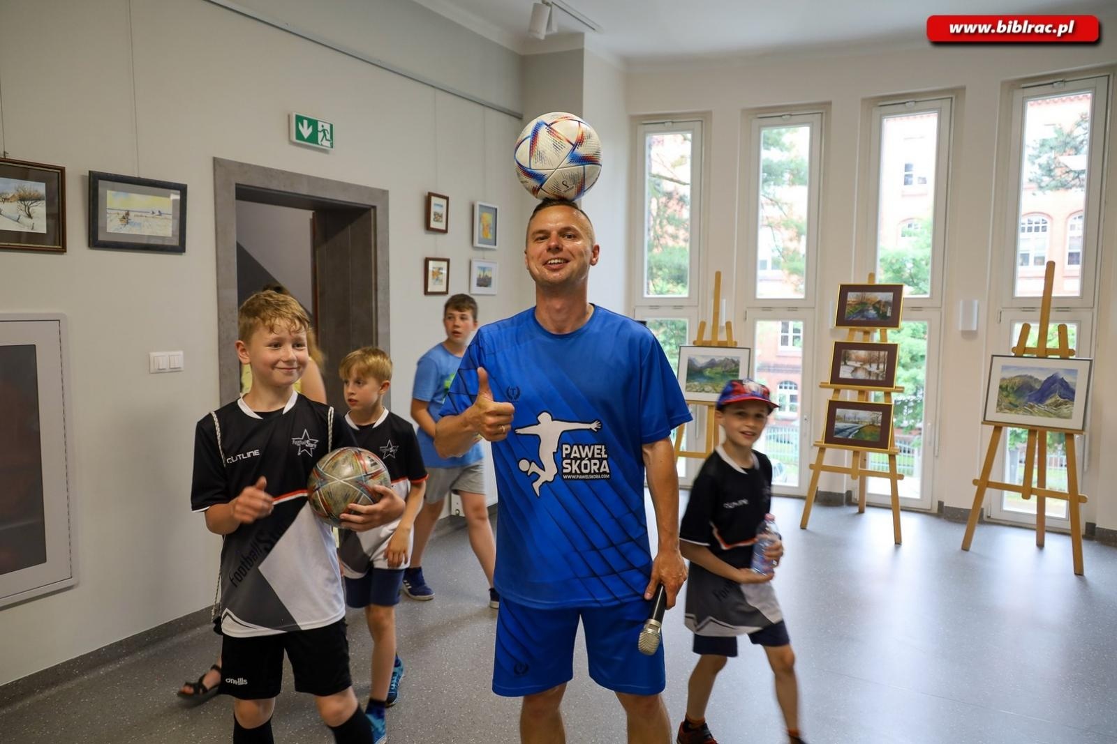 Zdjęcie w galerii na portalu naszraciborz.pl: Piłkarski mistrz dał pokaz na raciborskim rynku [FOTO i WIDEO] wiadomości z regionu