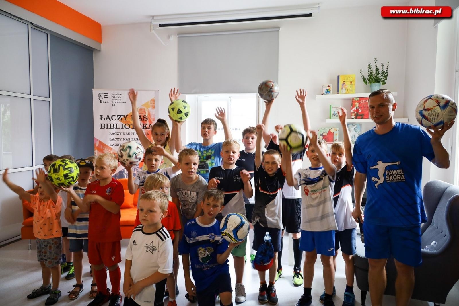 Zdjęcie w galerii na portalu naszraciborz.pl: Piłkarski mistrz dał pokaz na raciborskim rynku [FOTO i WIDEO] wiadomości z regionu