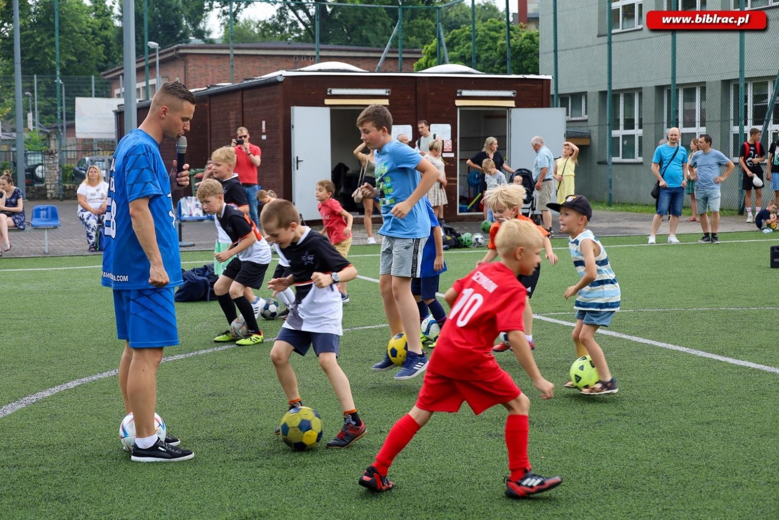 Zdjęcie w galerii na portalu naszraciborz.pl: Piłkarski mistrz dał pokaz na raciborskim rynku [FOTO i WIDEO] wiadomości z regionu