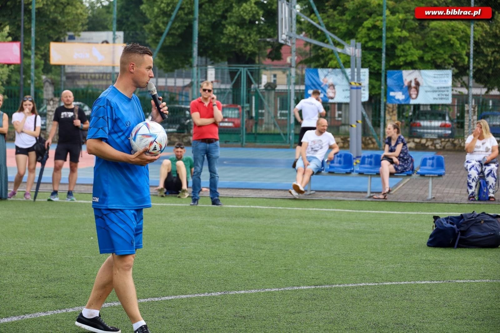 Zdjęcie w galerii na portalu naszraciborz.pl: Piłkarski mistrz dał pokaz na raciborskim rynku [FOTO i WIDEO] wiadomości z regionu