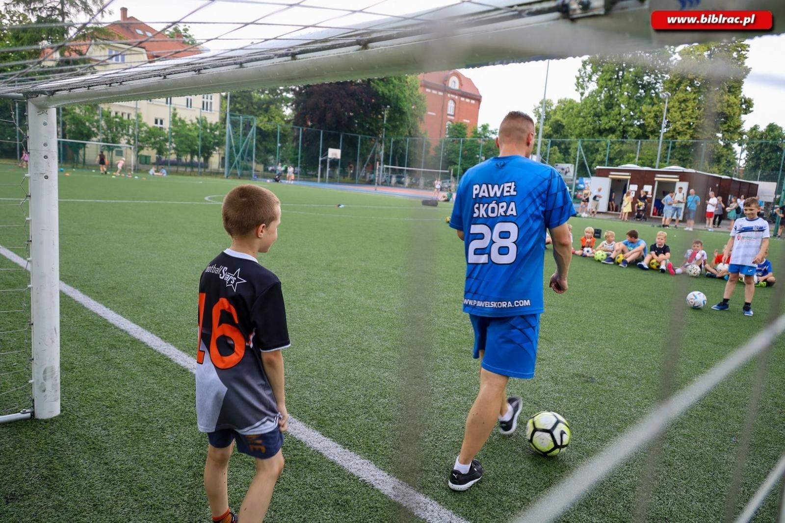 Zdjęcie w galerii na portalu naszraciborz.pl: Piłkarski mistrz dał pokaz na raciborskim rynku [FOTO i WIDEO] wiadomości z regionu