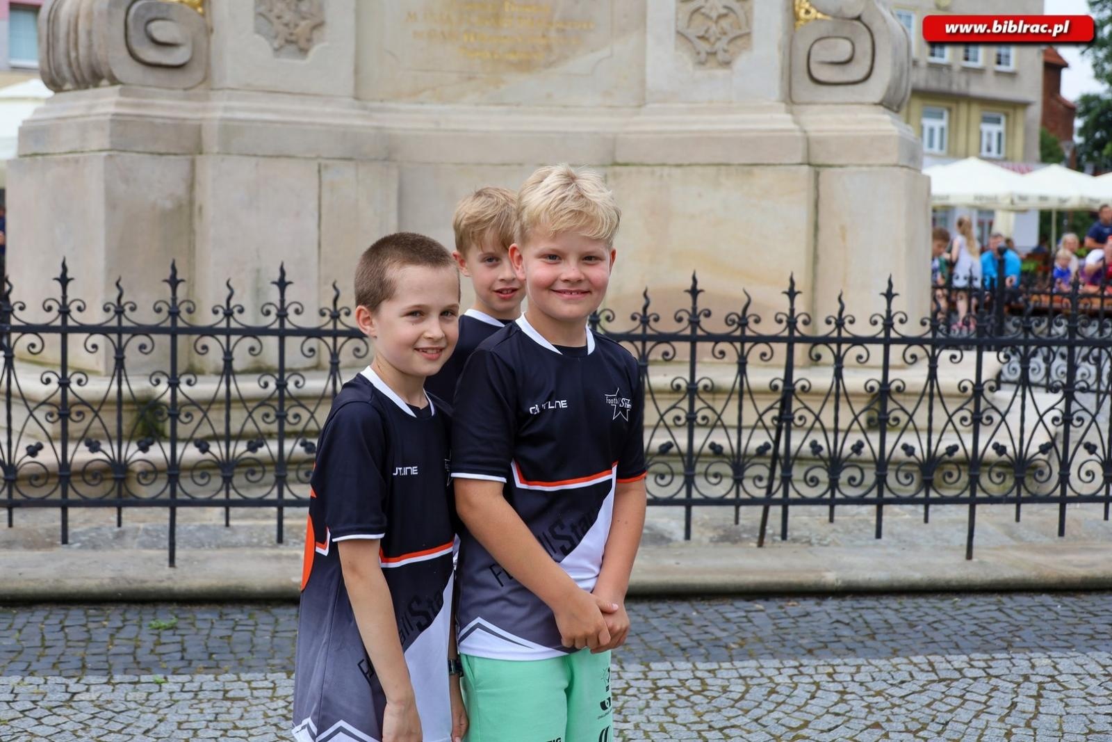 Zdjęcie w galerii na portalu naszraciborz.pl: Piłkarski mistrz dał pokaz na raciborskim rynku [FOTO i WIDEO] wiadomości z regionu