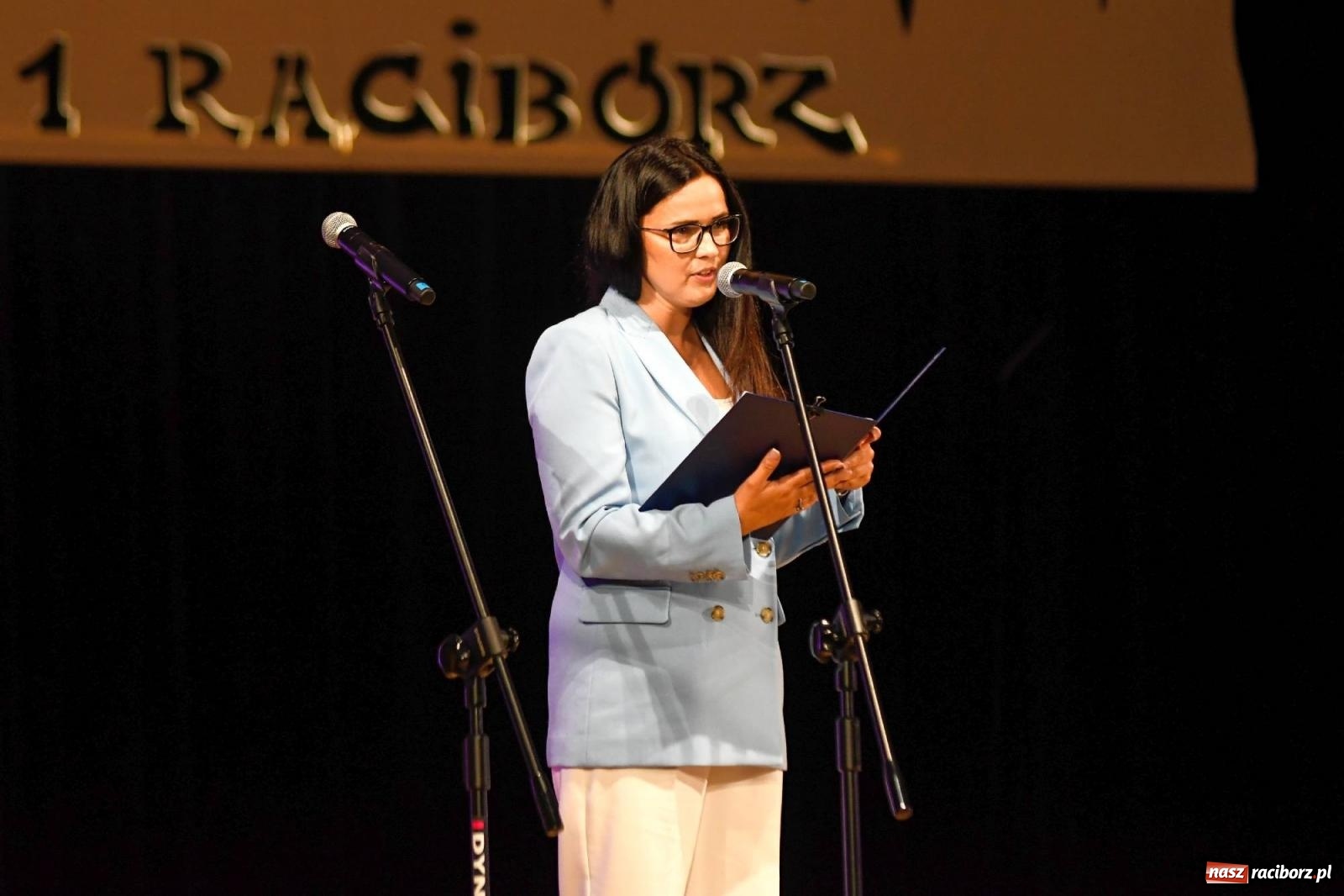 Zdjęcie w galerii na portalu naszraciborz.pl: Gala laureatów i absolwentów SP 1 [FOTO] wiadomości z regionu