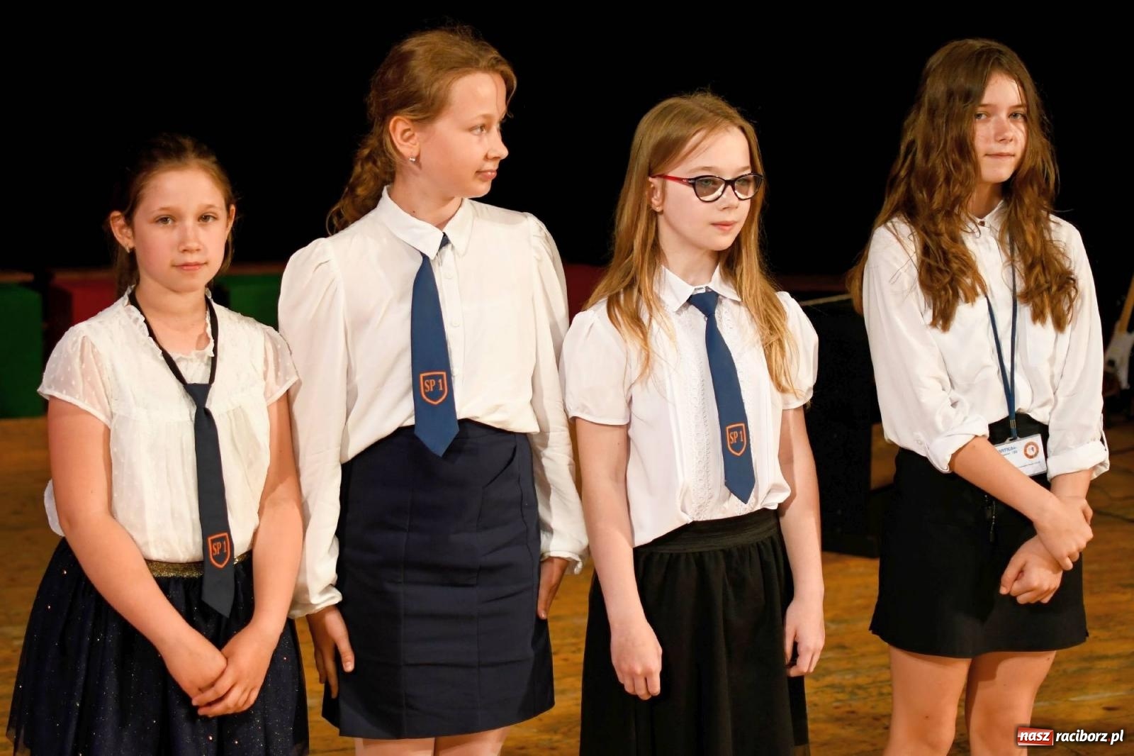 Zdjęcie w galerii na portalu naszraciborz.pl: Gala laureatów i absolwentów SP 1 [FOTO] wiadomości z regionu