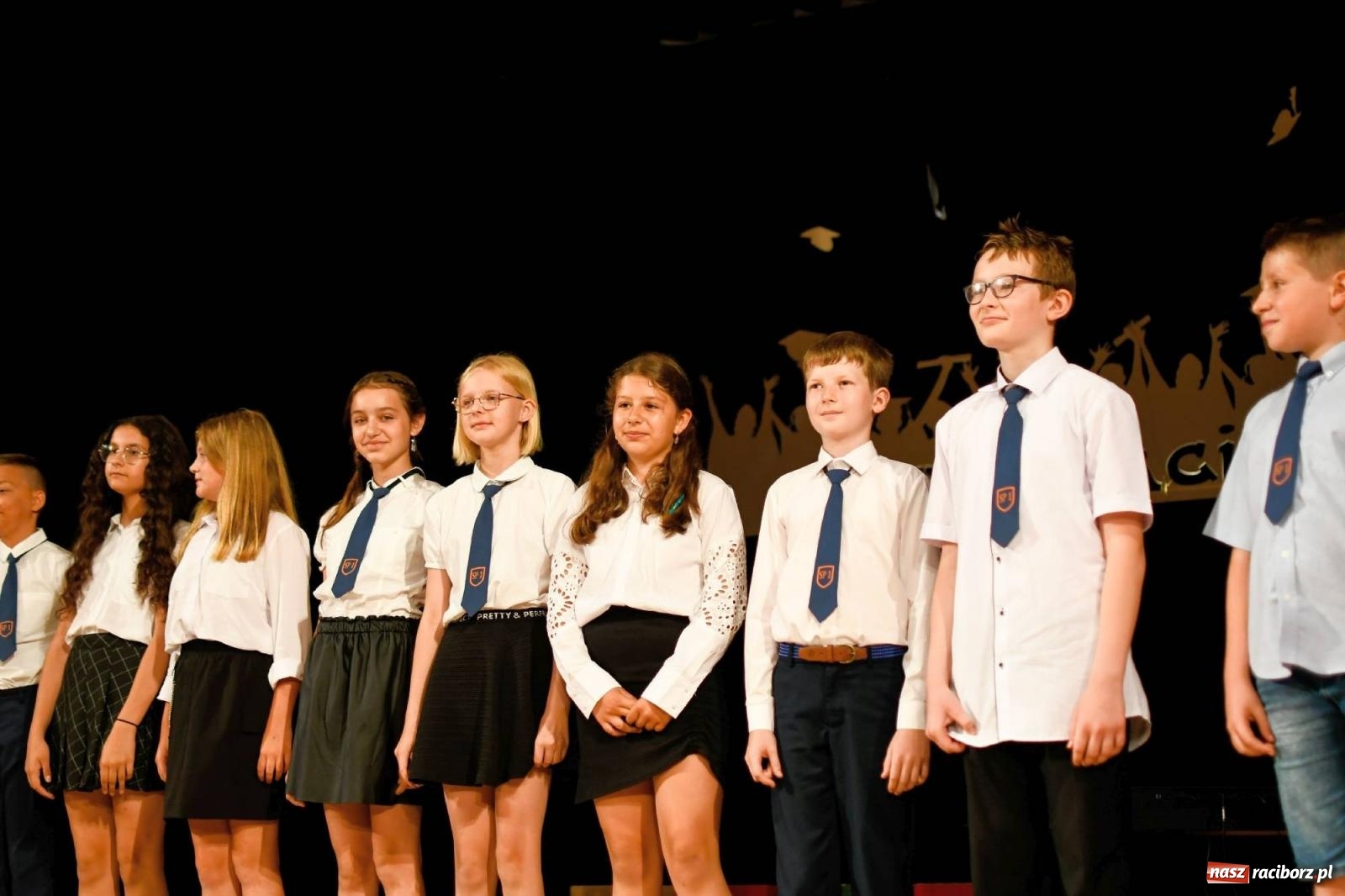 Zdjęcie w galerii na portalu naszraciborz.pl: Gala laureatów i absolwentów SP 1 [FOTO] wiadomości z regionu