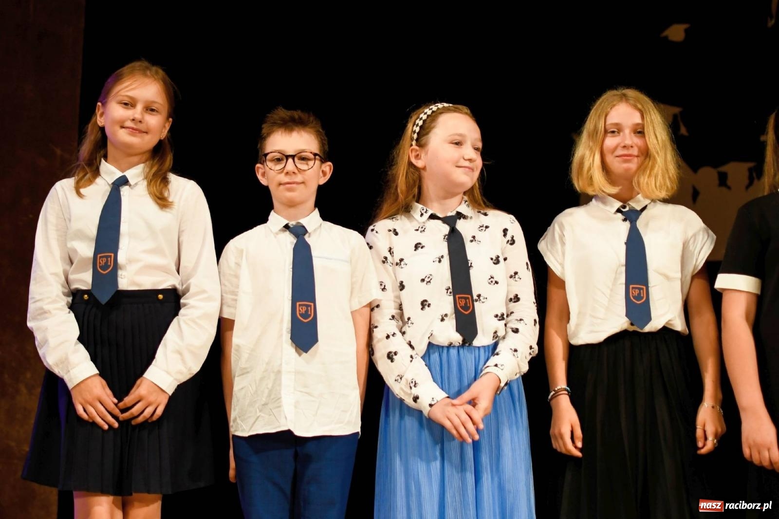Zdjęcie w galerii na portalu naszraciborz.pl: Gala laureatów i absolwentów SP 1 [FOTO] wiadomości z regionu