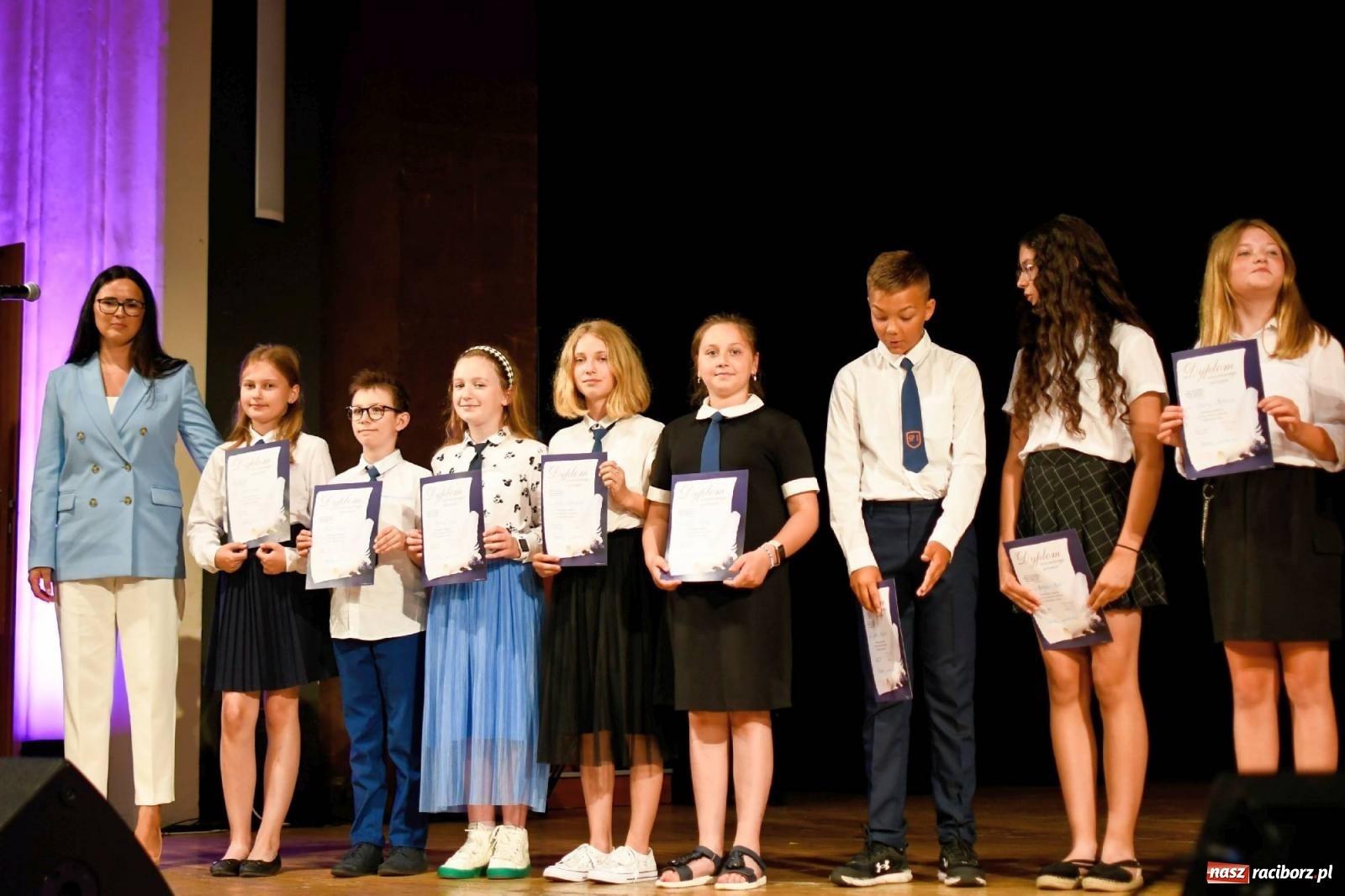 Zdjęcie w galerii na portalu naszraciborz.pl: Gala laureatów i absolwentów SP 1 [FOTO] wiadomości z regionu