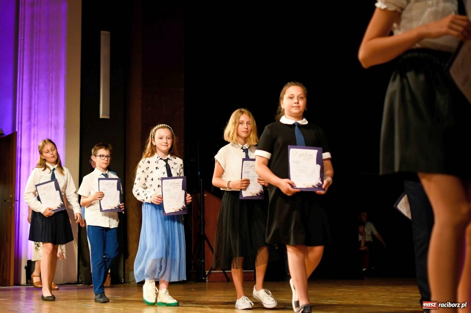 Zdjęcie w galerii na portalu naszraciborz.pl: Gala laureatów i absolwentów SP 1 [FOTO] wiadomości z regionu