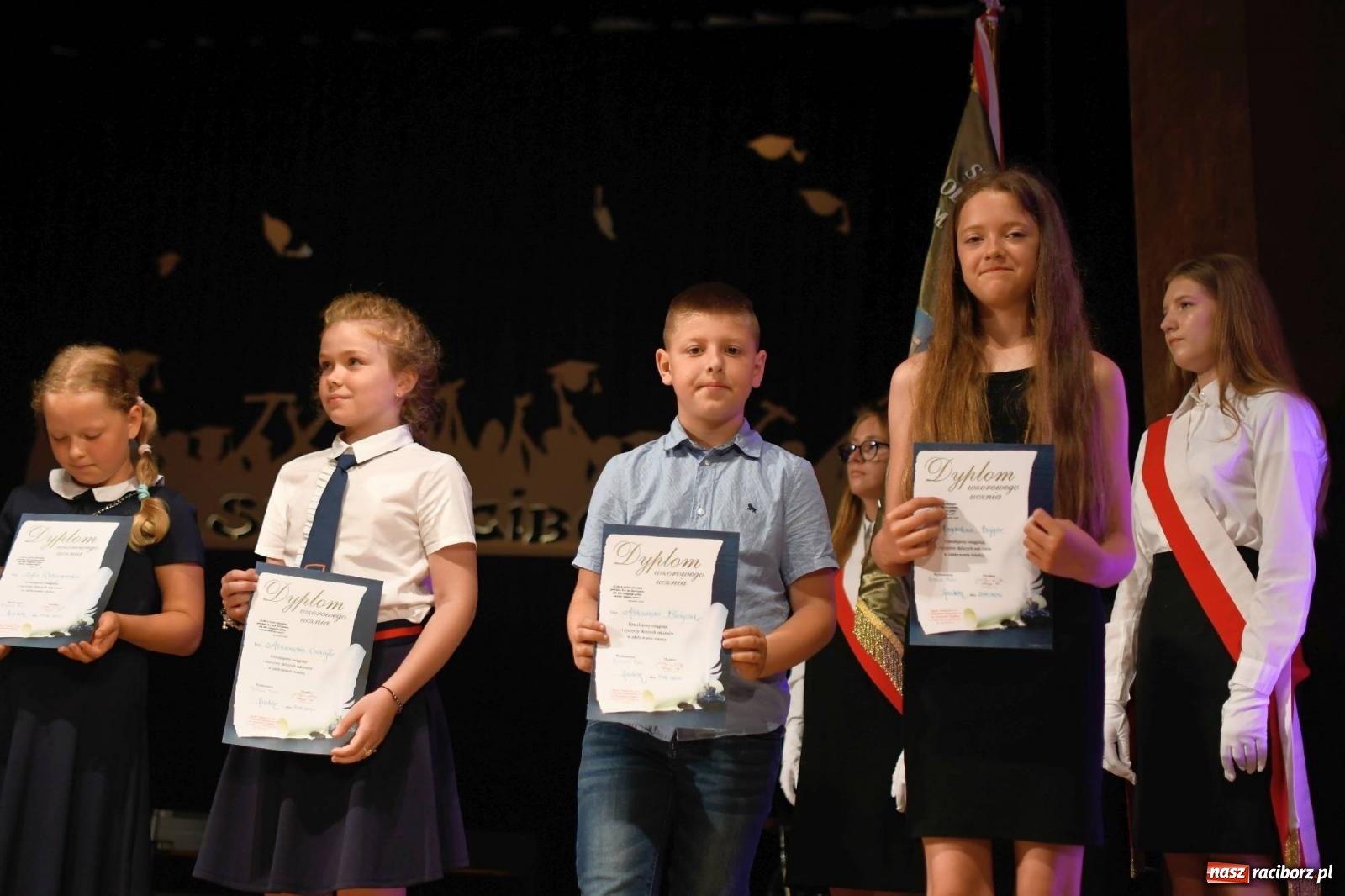 Zdjęcie w galerii na portalu naszraciborz.pl: Gala laureatów i absolwentów SP 1 [FOTO] wiadomości z regionu