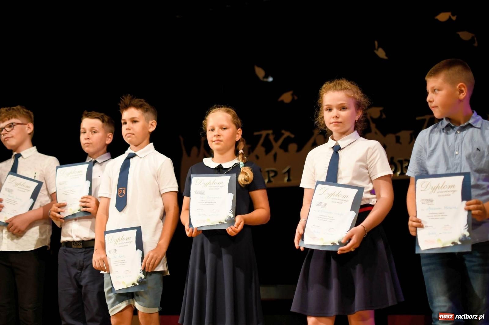 Zdjęcie w galerii na portalu naszraciborz.pl: Gala laureatów i absolwentów SP 1 [FOTO] wiadomości z regionu