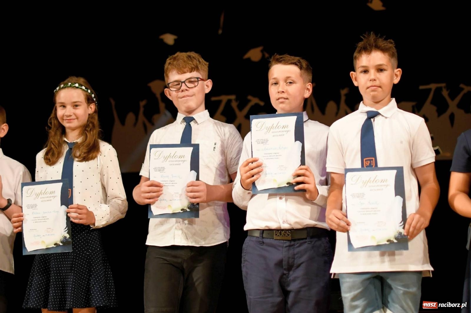 Zdjęcie w galerii na portalu naszraciborz.pl: Gala laureatów i absolwentów SP 1 [FOTO] wiadomości z regionu