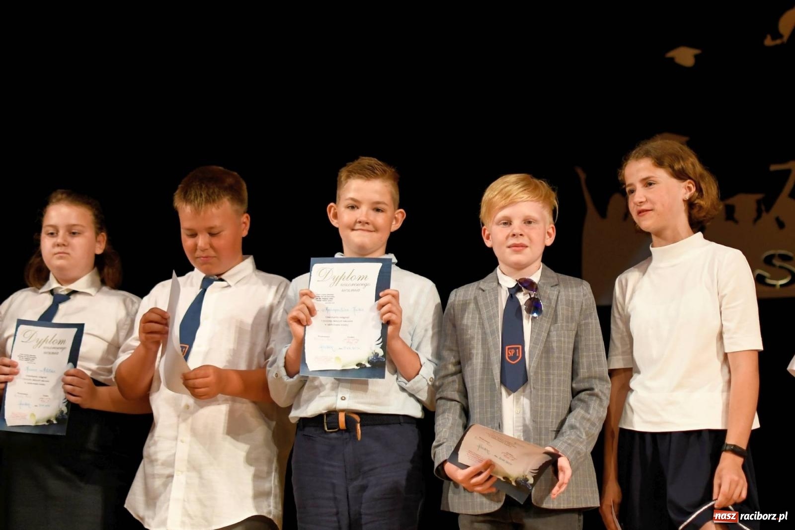 Zdjęcie w galerii na portalu naszraciborz.pl: Gala laureatów i absolwentów SP 1 [FOTO] wiadomości z regionu