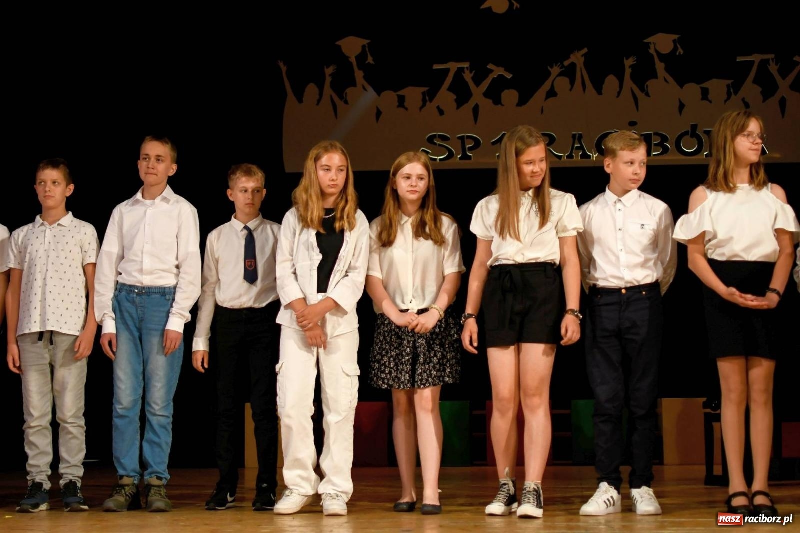 Zdjęcie w galerii na portalu naszraciborz.pl: Gala laureatów i absolwentów SP 1 [FOTO] wiadomości z regionu