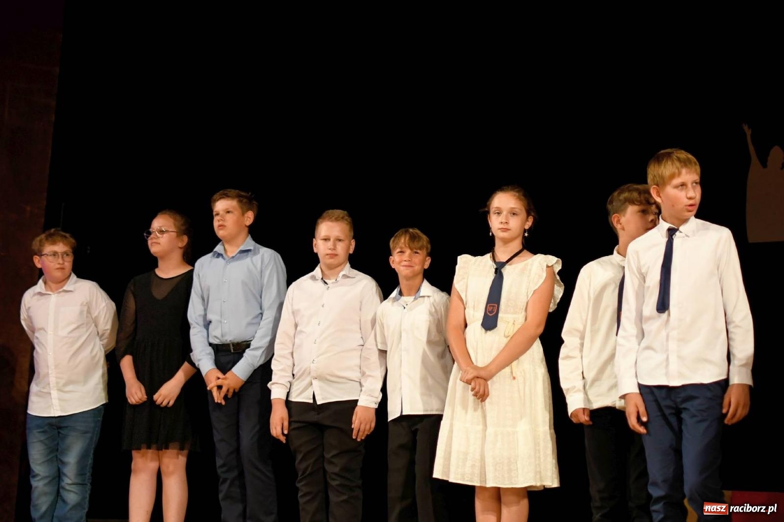Zdjęcie w galerii na portalu naszraciborz.pl: Gala laureatów i absolwentów SP 1 [FOTO] wiadomości z regionu
