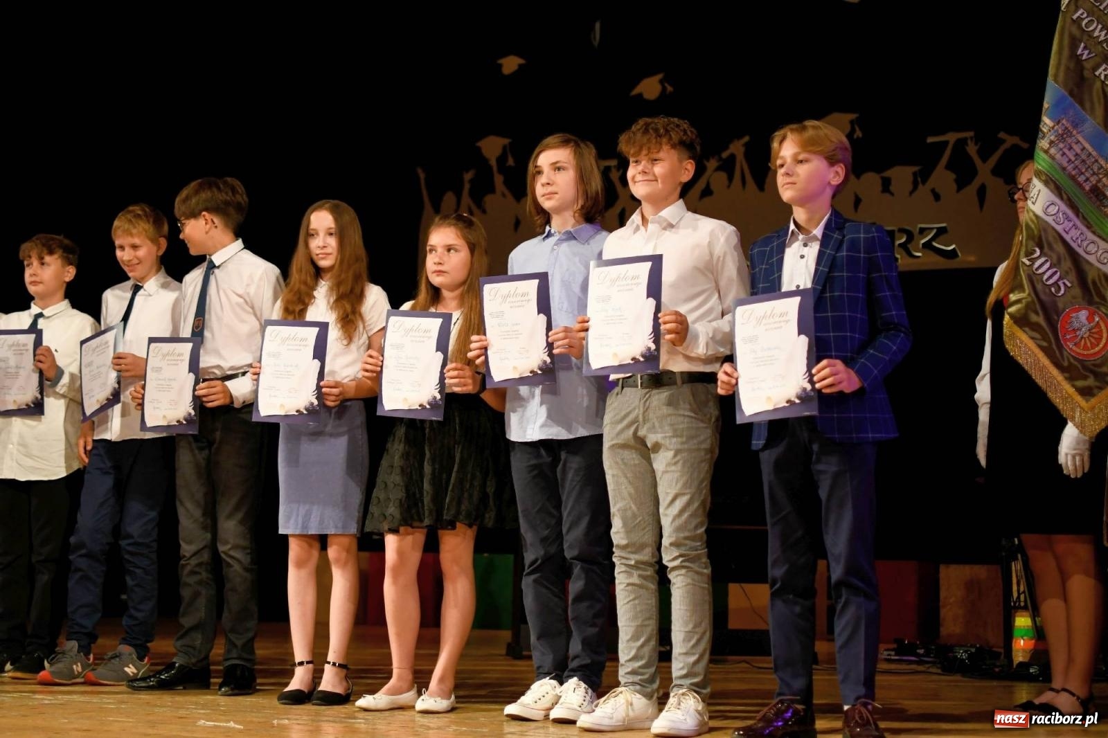 Zdjęcie w galerii na portalu naszraciborz.pl: Gala laureatów i absolwentów SP 1 [FOTO] wiadomości z regionu