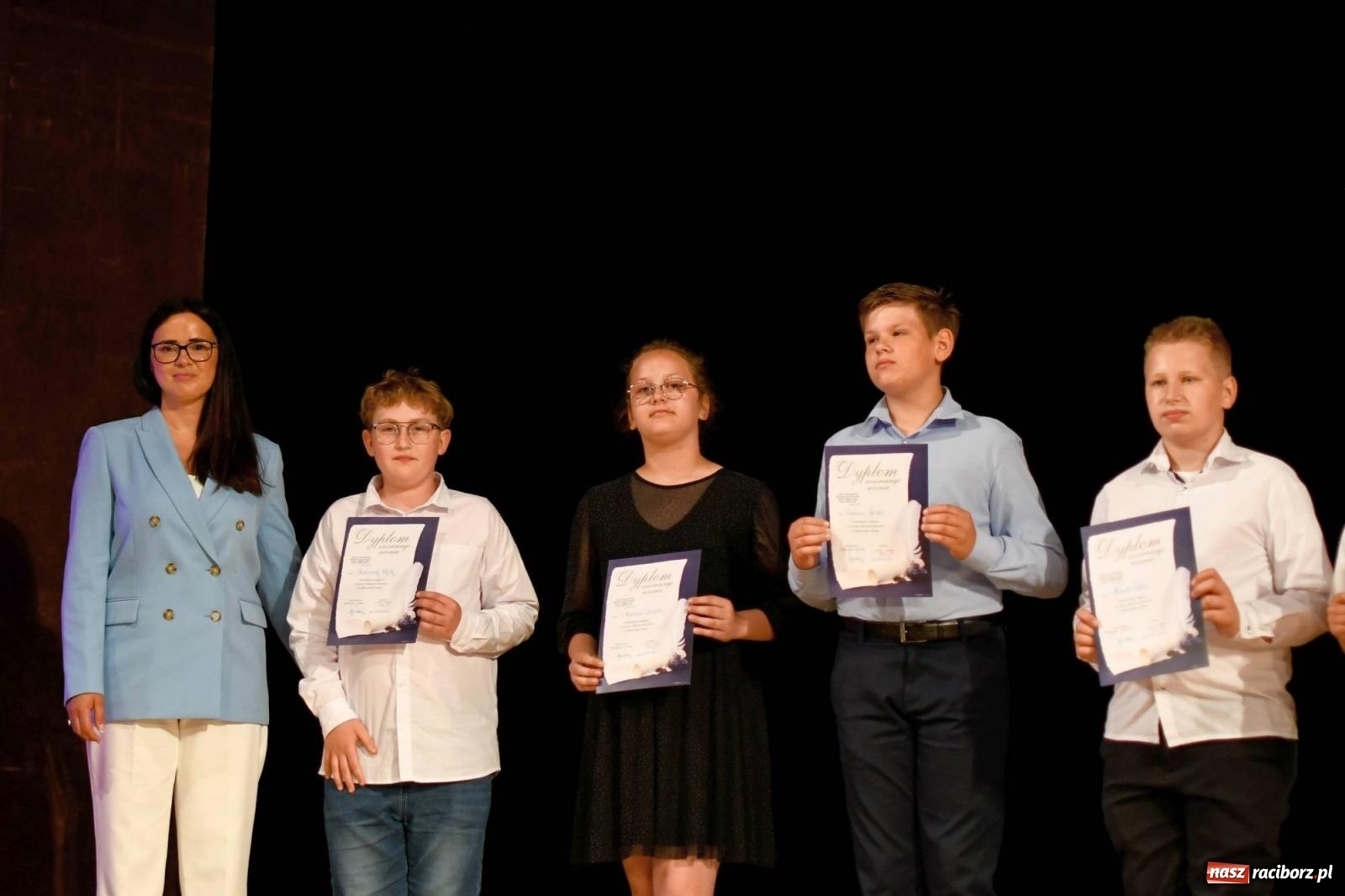 Zdjęcie w galerii na portalu naszraciborz.pl: Gala laureatów i absolwentów SP 1 [FOTO] wiadomości z regionu