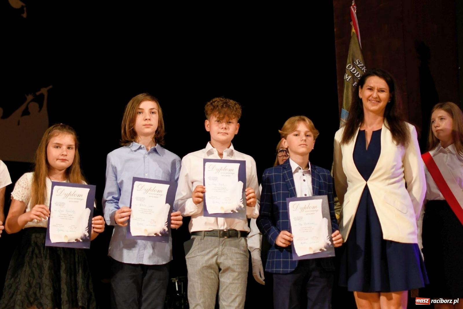Zdjęcie w galerii na portalu naszraciborz.pl: Gala laureatów i absolwentów SP 1 [FOTO] wiadomości z regionu
