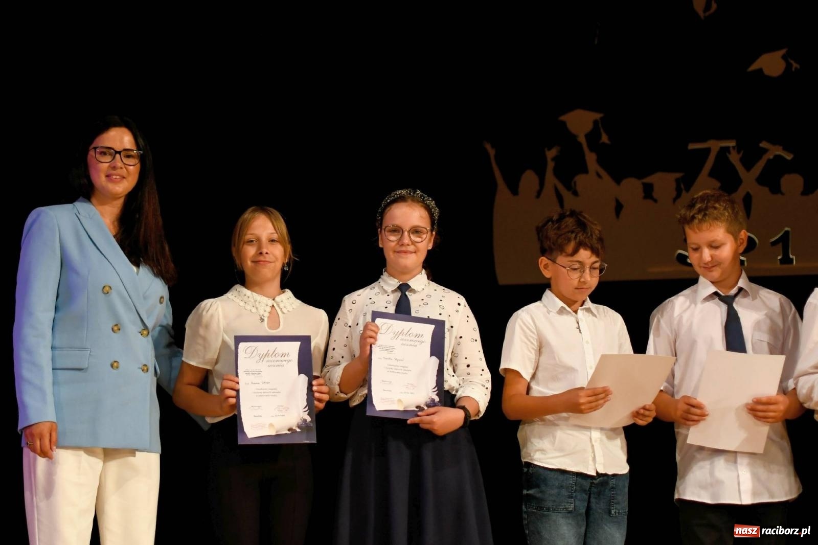 Zdjęcie w galerii na portalu naszraciborz.pl: Gala laureatów i absolwentów SP 1 [FOTO] wiadomości z regionu