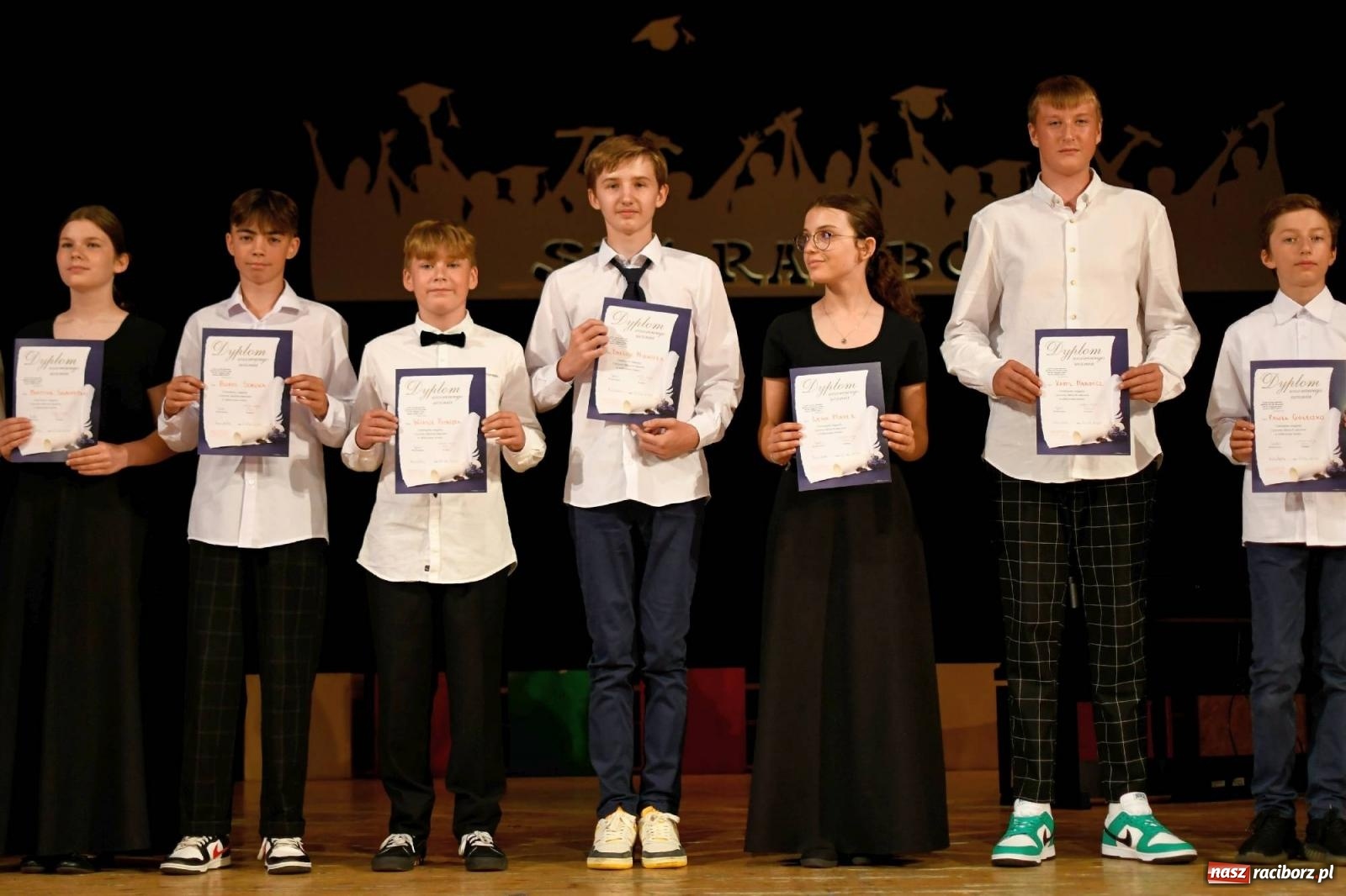 Zdjęcie w galerii na portalu naszraciborz.pl: Gala laureatów i absolwentów SP 1 [FOTO] wiadomości z regionu