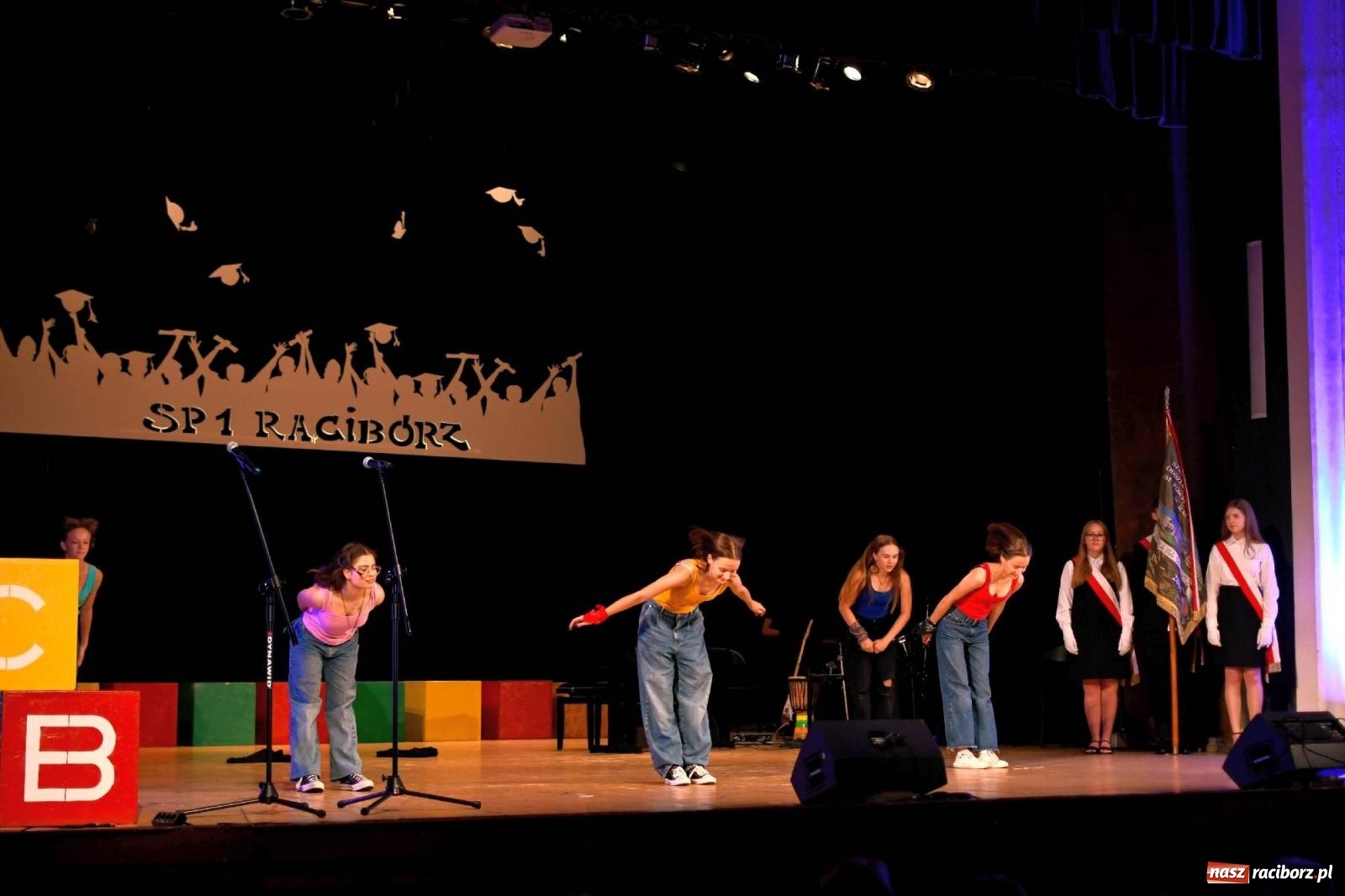 Zdjęcie w galerii na portalu naszraciborz.pl: Gala laureatów i absolwentów SP 1 [FOTO] wiadomości z regionu