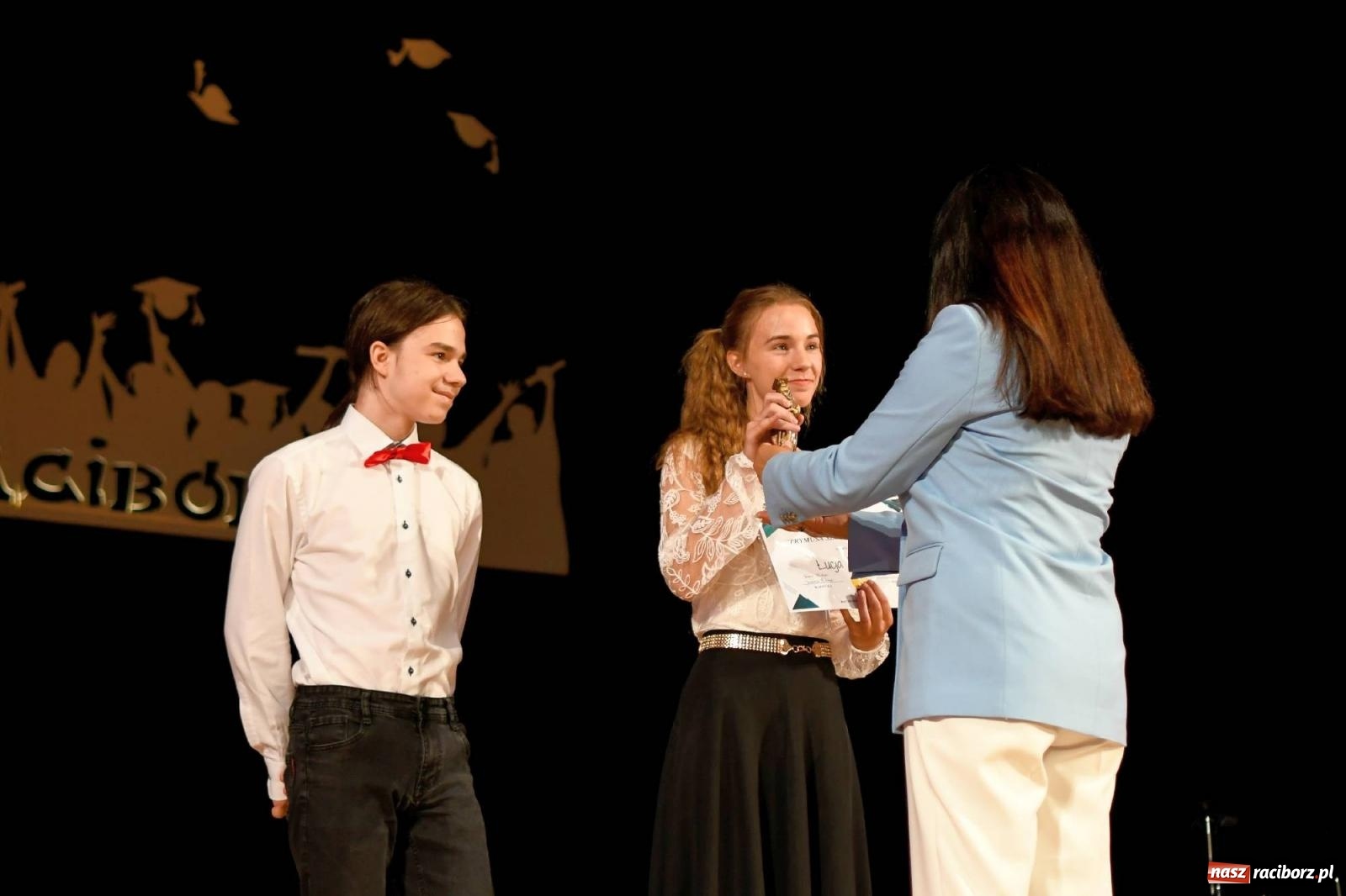 Zdjęcie w galerii na portalu naszraciborz.pl: Gala laureatów i absolwentów SP 1 [FOTO] wiadomości z regionu