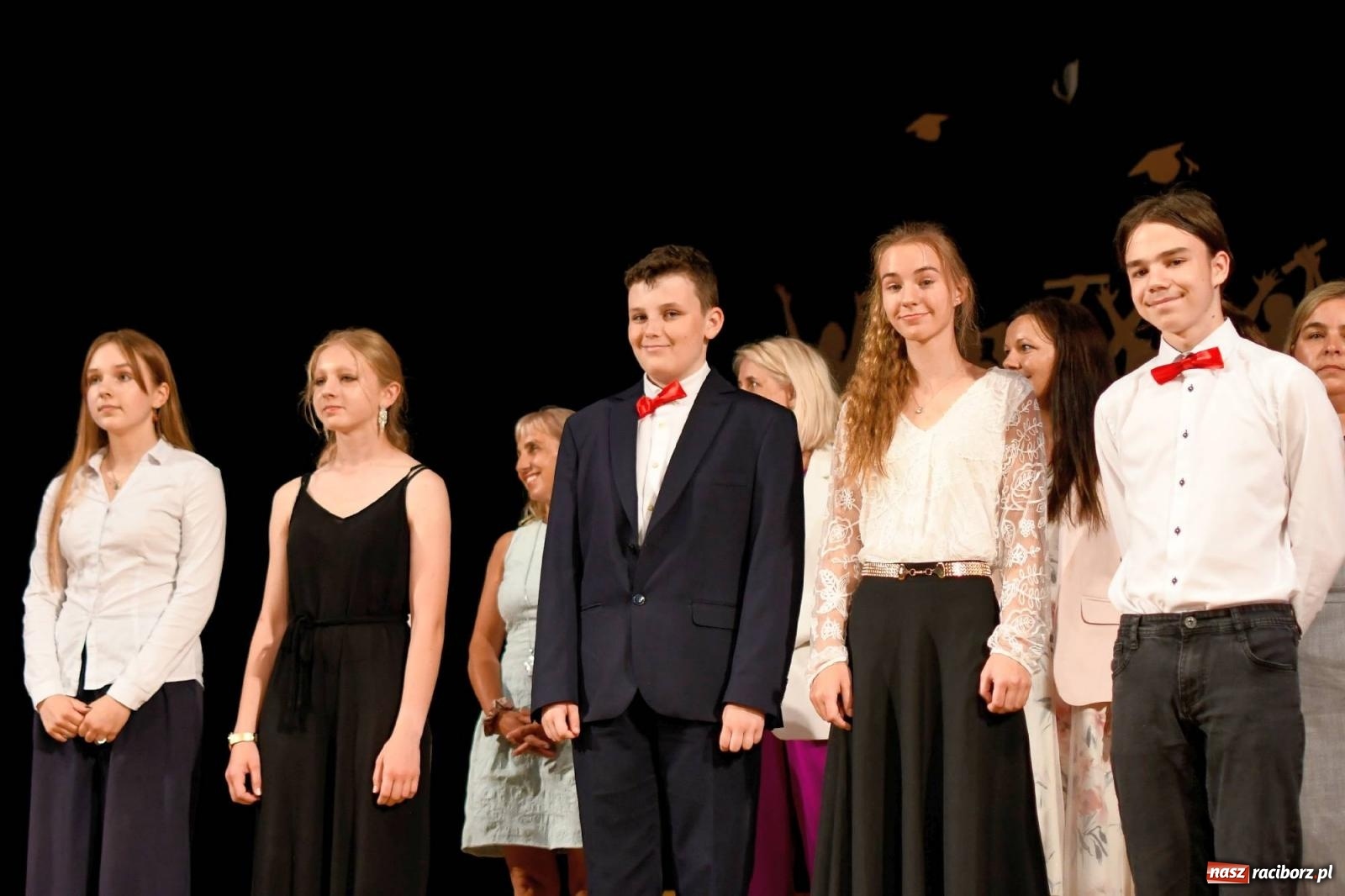 Zdjęcie w galerii na portalu naszraciborz.pl: Gala laureatów i absolwentów SP 1 [FOTO] wiadomości z regionu