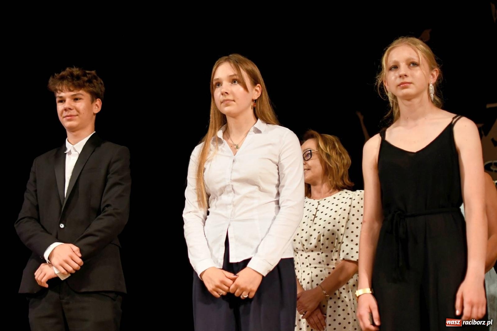 Zdjęcie w galerii na portalu naszraciborz.pl: Gala laureatów i absolwentów SP 1 [FOTO] wiadomości z regionu