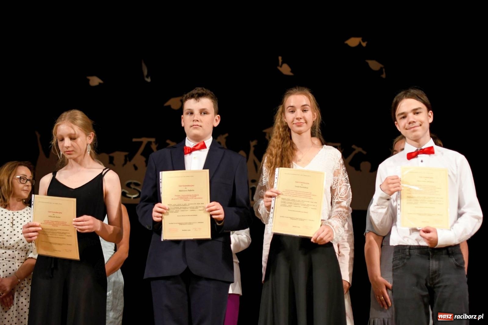 Zdjęcie w galerii na portalu naszraciborz.pl: Gala laureatów i absolwentów SP 1 [FOTO] wiadomości z regionu