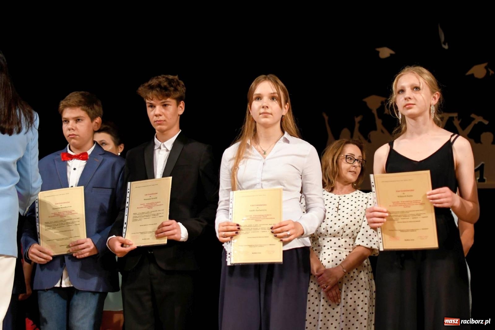 Zdjęcie w galerii na portalu naszraciborz.pl: Gala laureatów i absolwentów SP 1 [FOTO] wiadomości z regionu