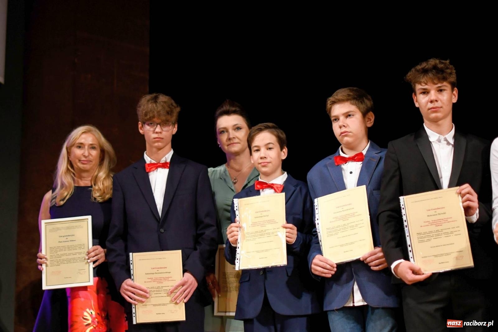 Zdjęcie w galerii na portalu naszraciborz.pl: Gala laureatów i absolwentów SP 1 [FOTO] wiadomości z regionu