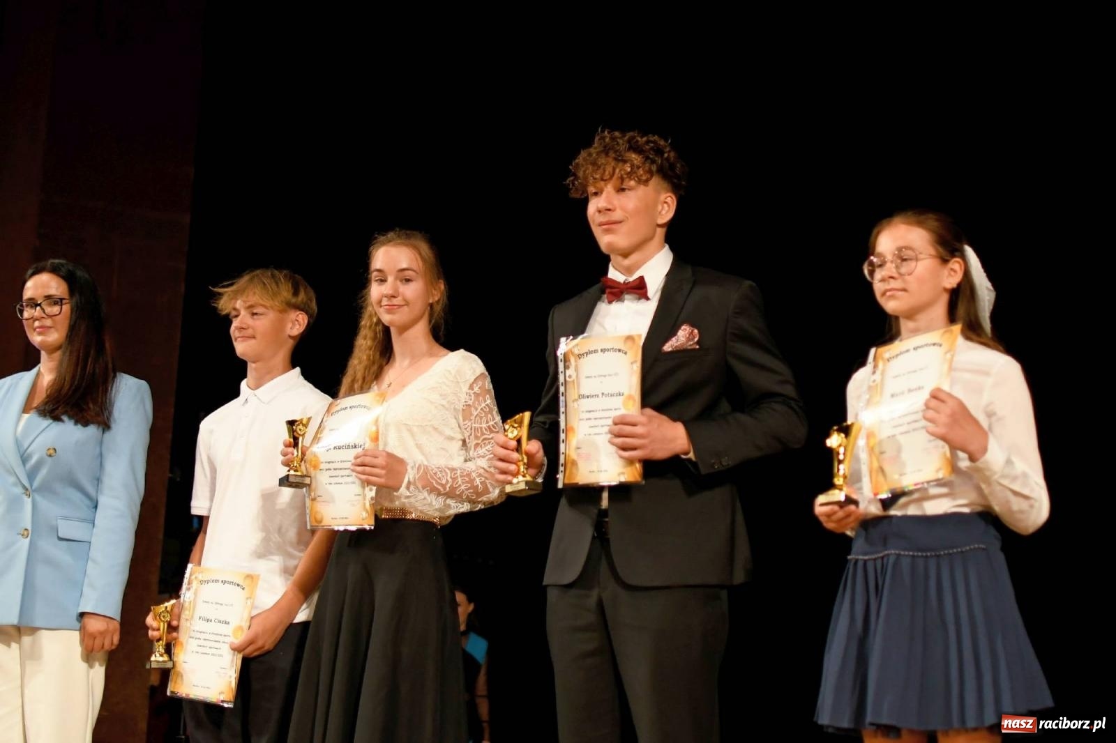 Zdjęcie w galerii na portalu naszraciborz.pl: Gala laureatów i absolwentów SP 1 [FOTO] wiadomości z regionu