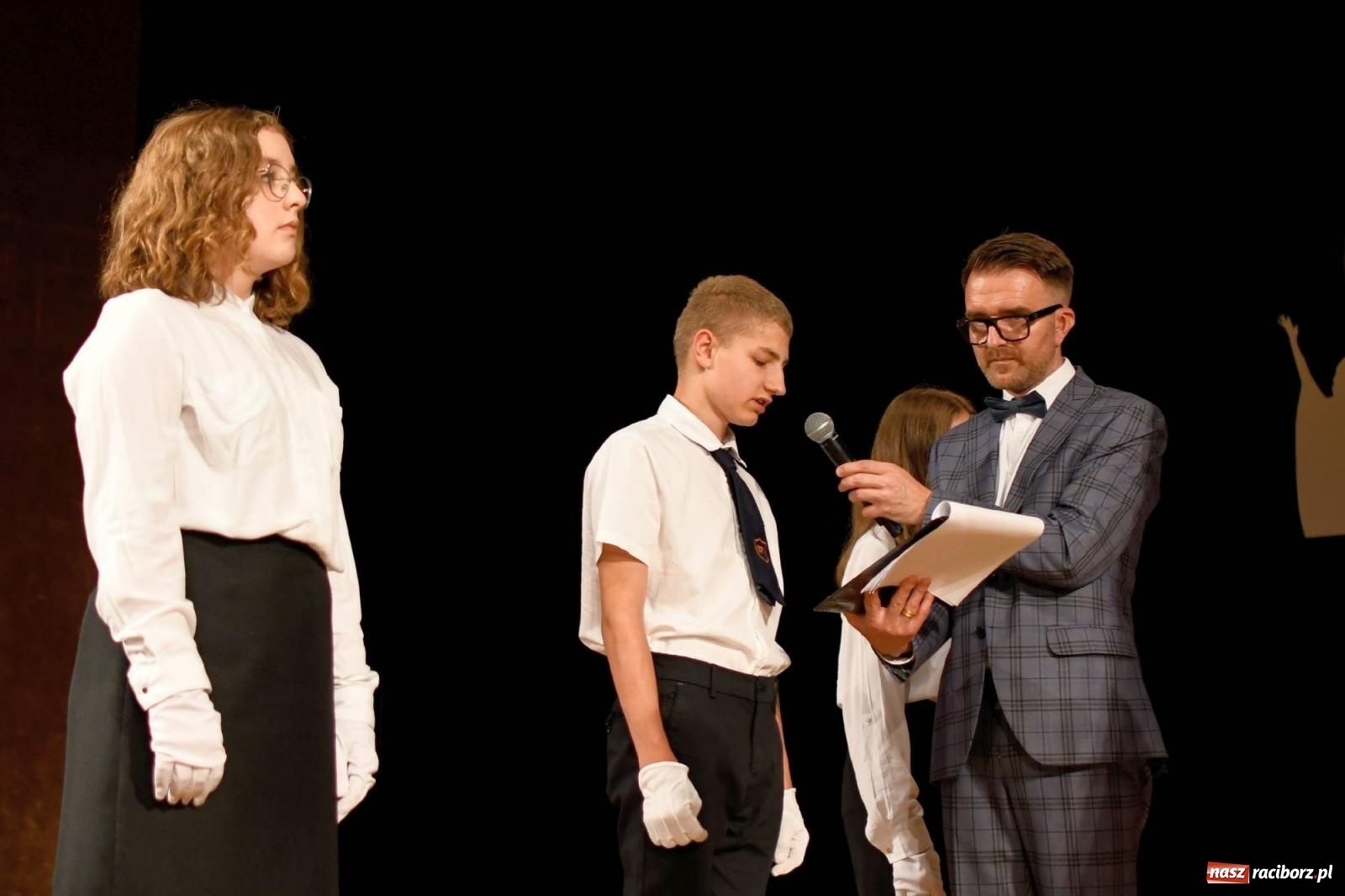 Zdjęcie w galerii na portalu naszraciborz.pl: Gala laureatów i absolwentów SP 1 [FOTO] wiadomości z regionu