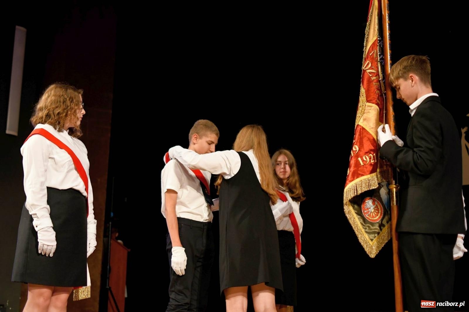 Zdjęcie w galerii na portalu naszraciborz.pl: Gala laureatów i absolwentów SP 1 [FOTO] wiadomości z regionu