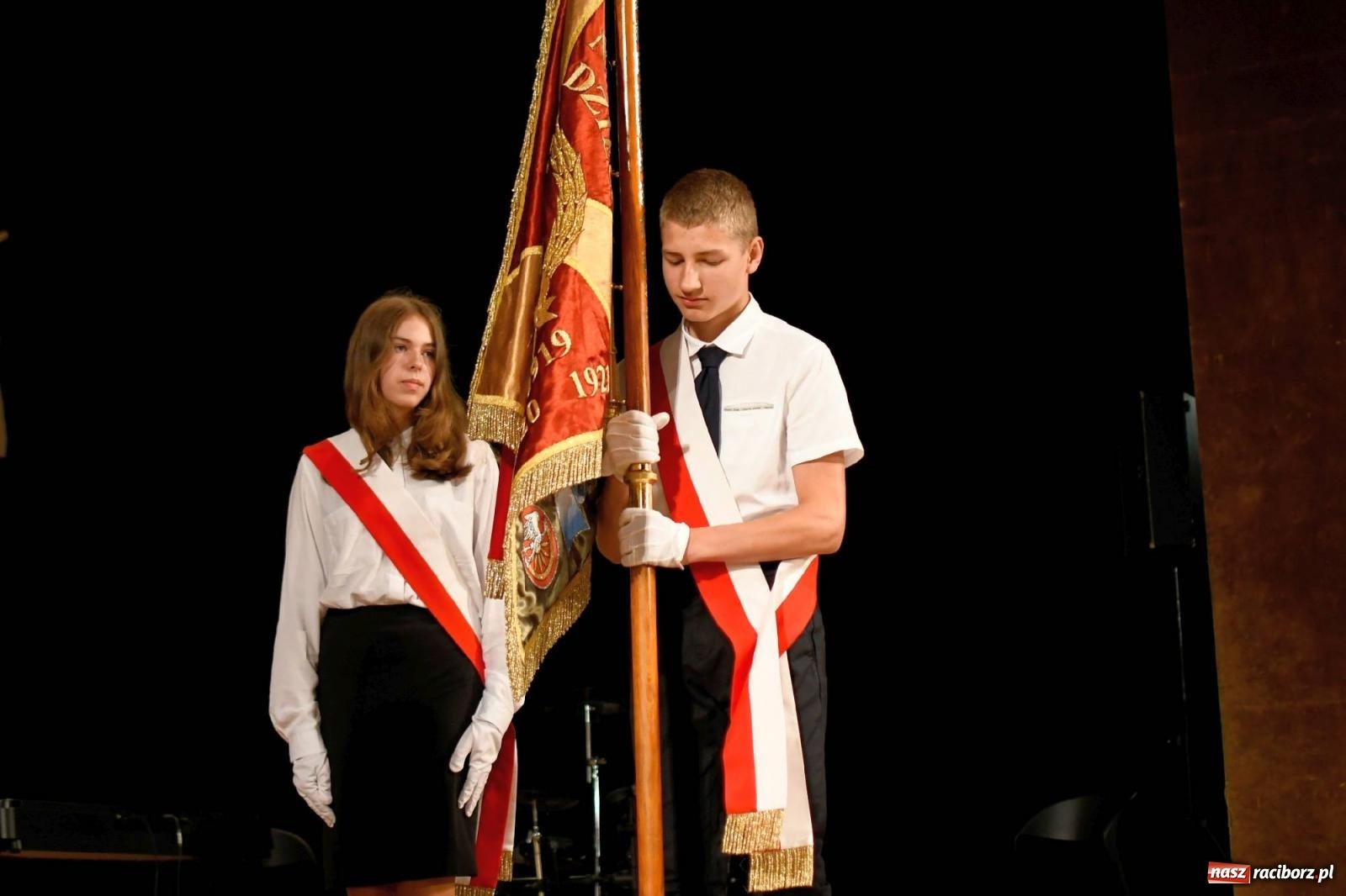 Zdjęcie w galerii na portalu naszraciborz.pl: Gala laureatów i absolwentów SP 1 [FOTO] wiadomości z regionu