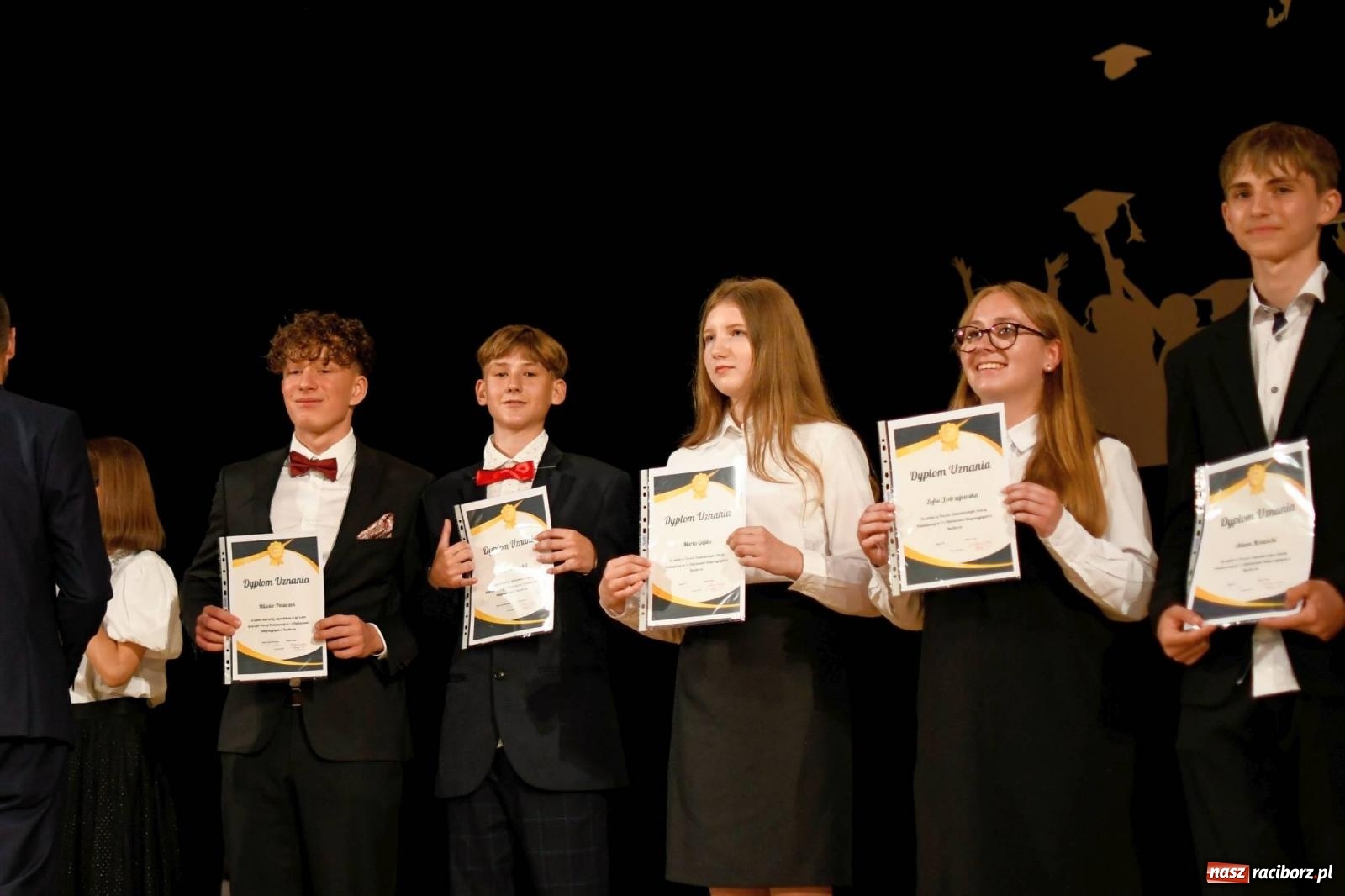 Zdjęcie w galerii na portalu naszraciborz.pl: Gala laureatów i absolwentów SP 1 [FOTO] wiadomości z regionu