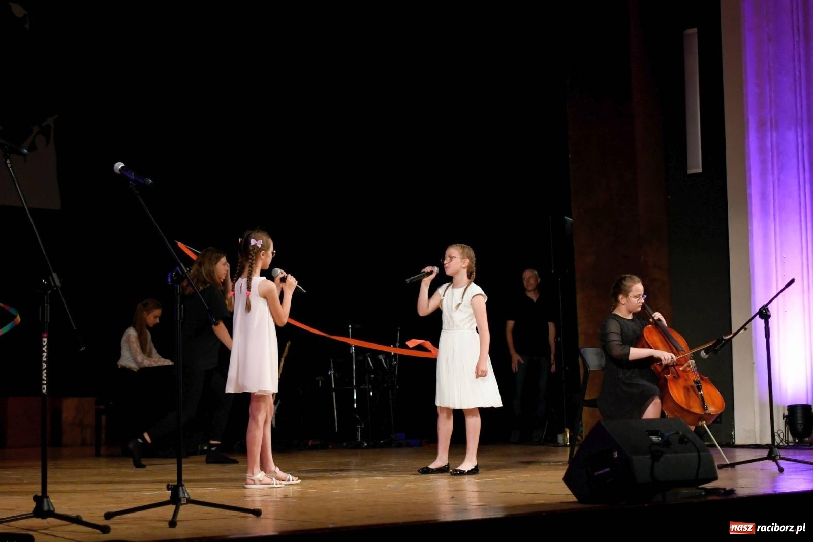 Zdjęcie w galerii na portalu naszraciborz.pl: Gala laureatów i absolwentów SP 1 [FOTO] wiadomości z regionu